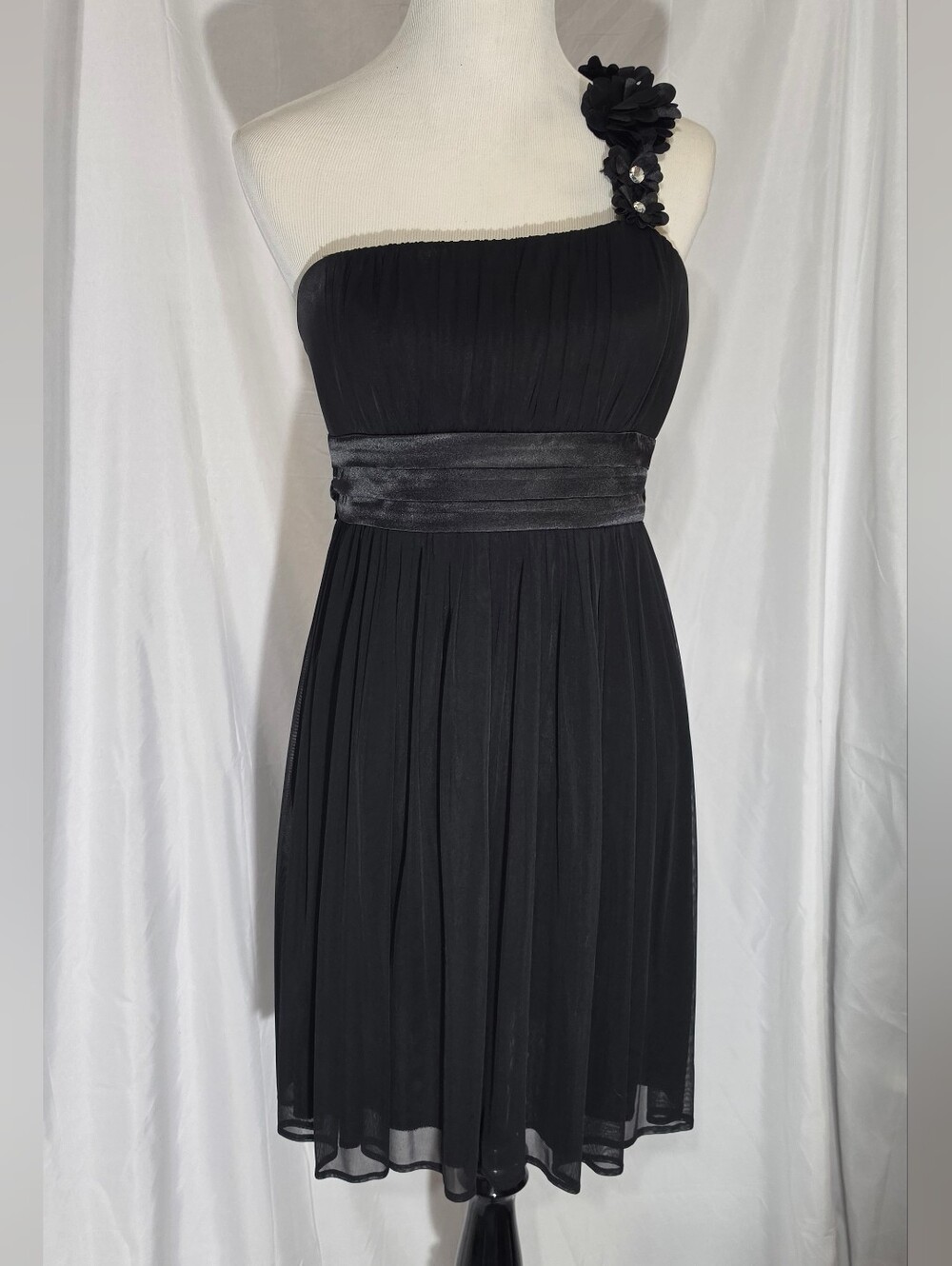 My Michelle Black One-Shoulder Floral-Embellished Cocktail Dress